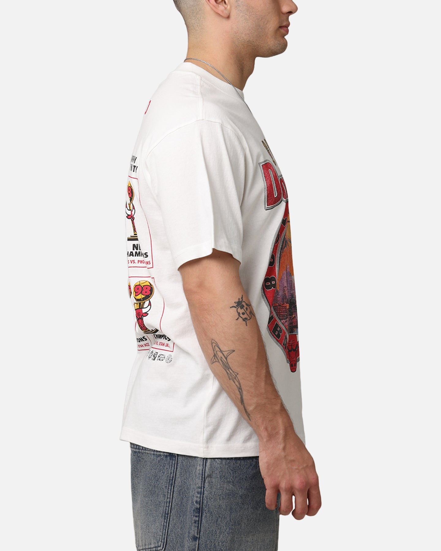 Mitchell & Ness Chicago Bulls 'UNC To Chicago' Stadium Banner T-Shirt Vintage White