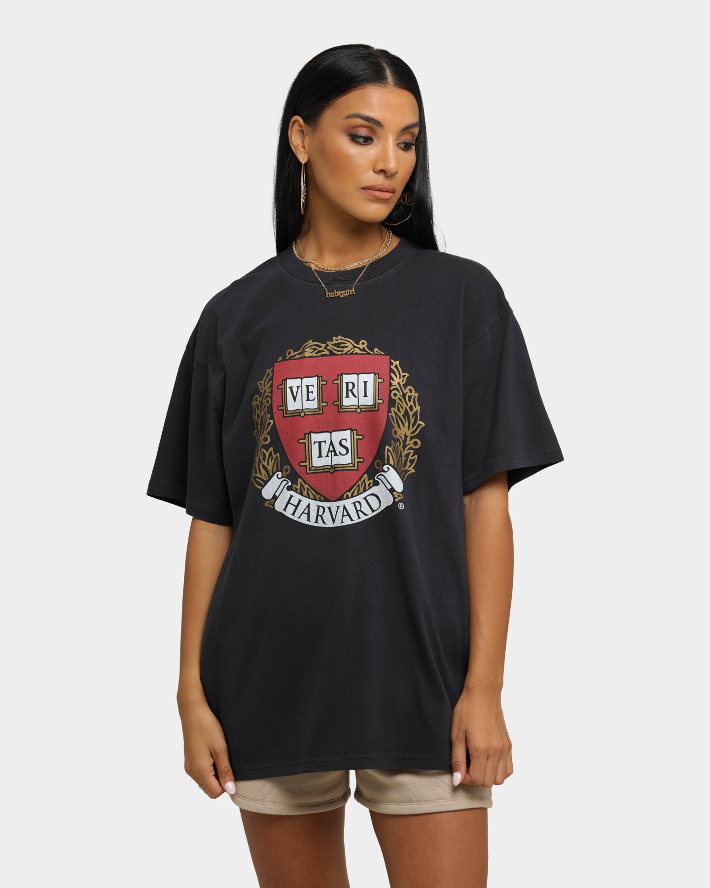 NATIONAL COLLEGIATE ATHLETIC ASSC Harvard University Team Crest Vintage T-Shirt Vintage Black Style001