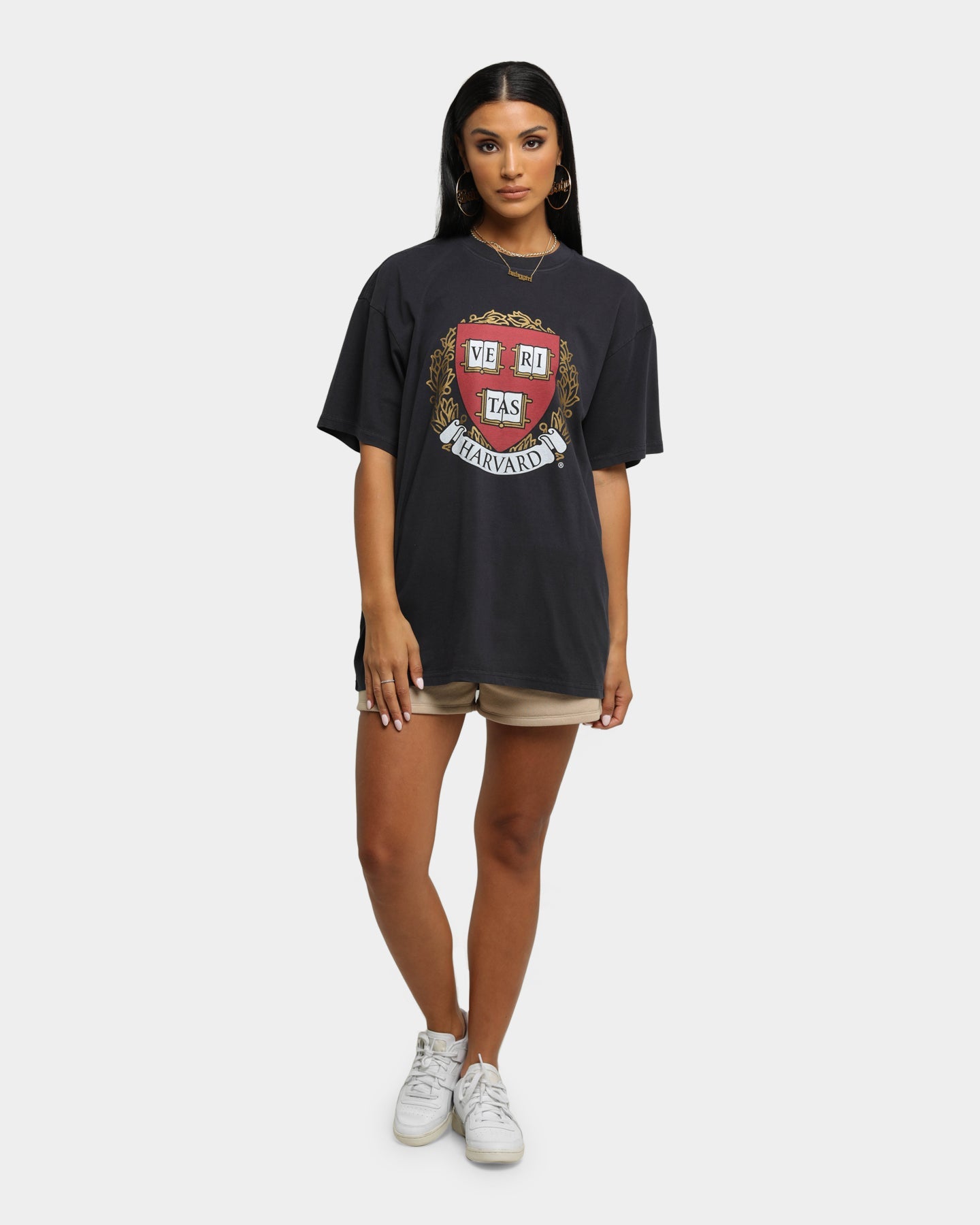 NATIONAL COLLEGIATE ATHLETIC ASSC Harvard University Team Crest Vintage T-Shirt Vintage Black Style001
