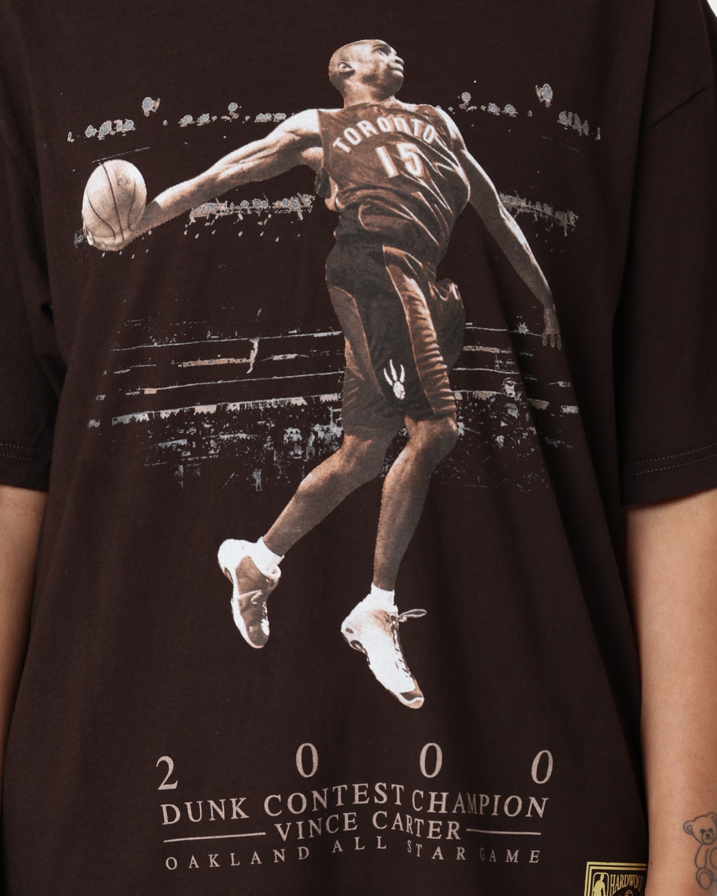 Mitchell & Ness Toronto Raptors Carter Photo T-Shirt Baroque Brown Style001