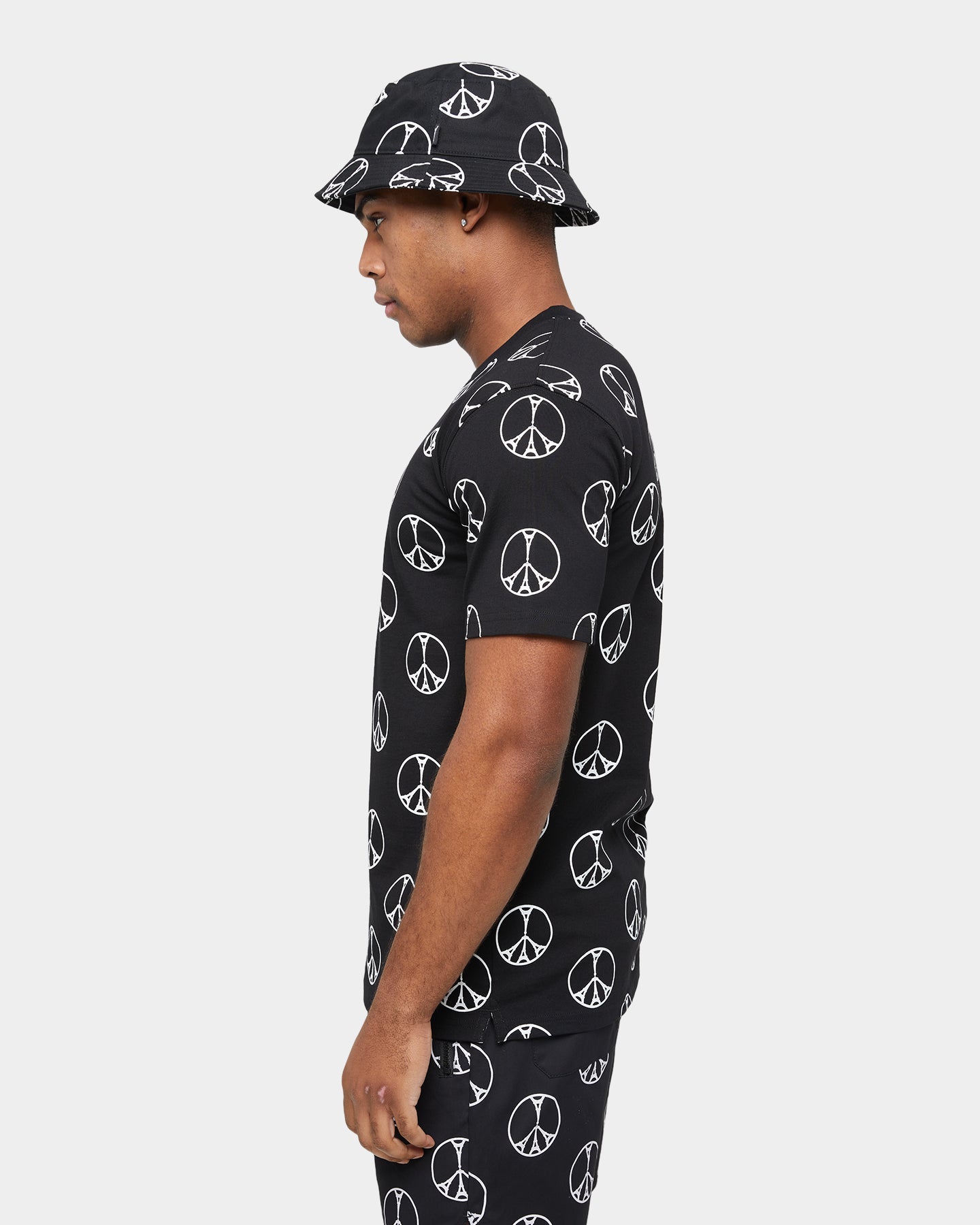 Carre Peace All Over CLS T-Shirt Black
