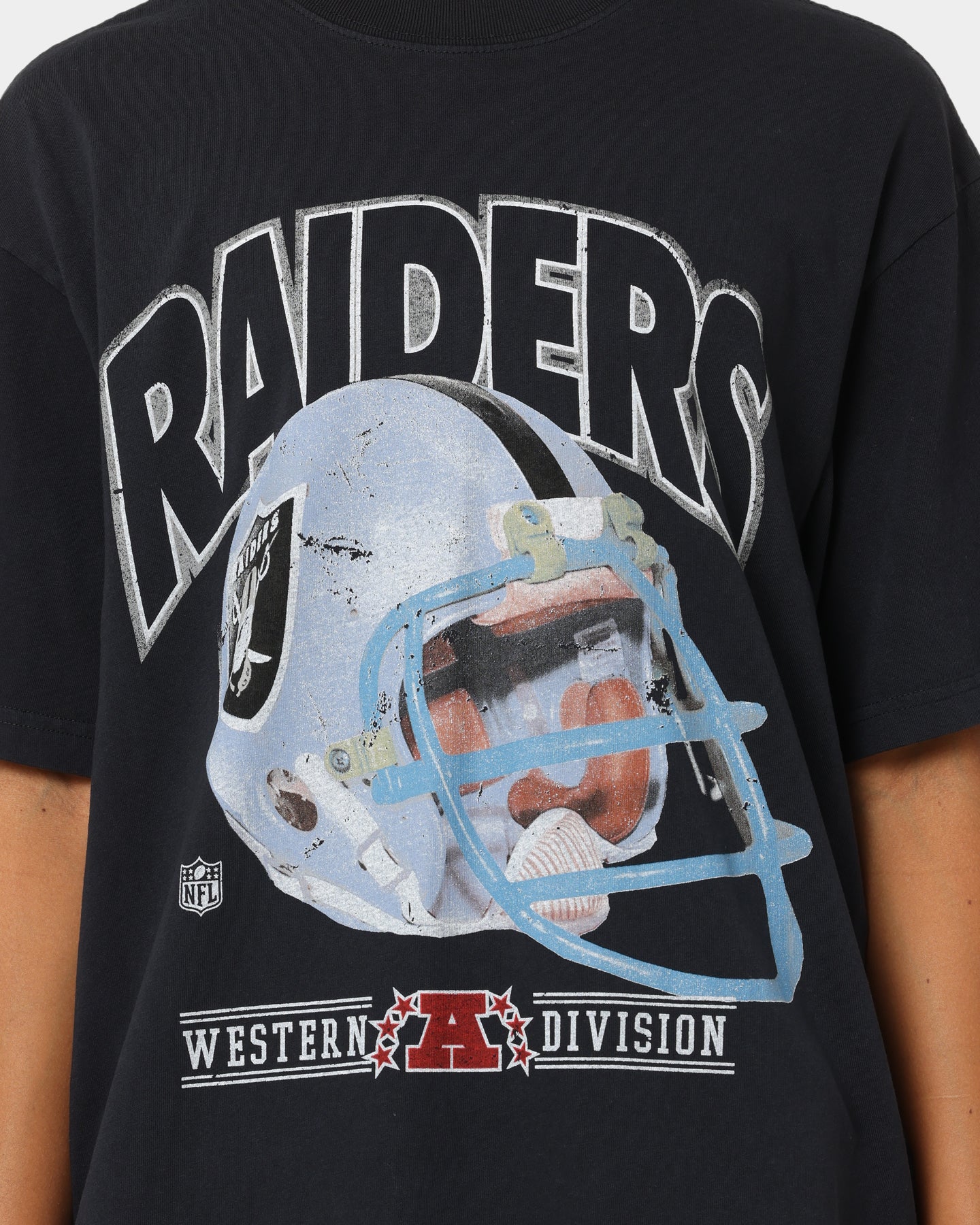 Mitchell & Ness Las Vegas Raiders Helmet Vintage T-Shirt Faded Black Style001