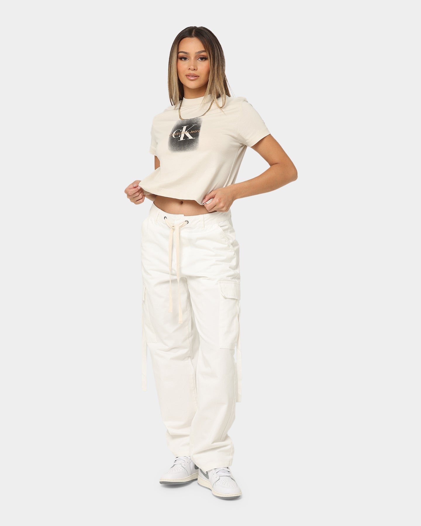 Calvin Klein Women's Spray Monologo Baby T-Shirt Eggshell