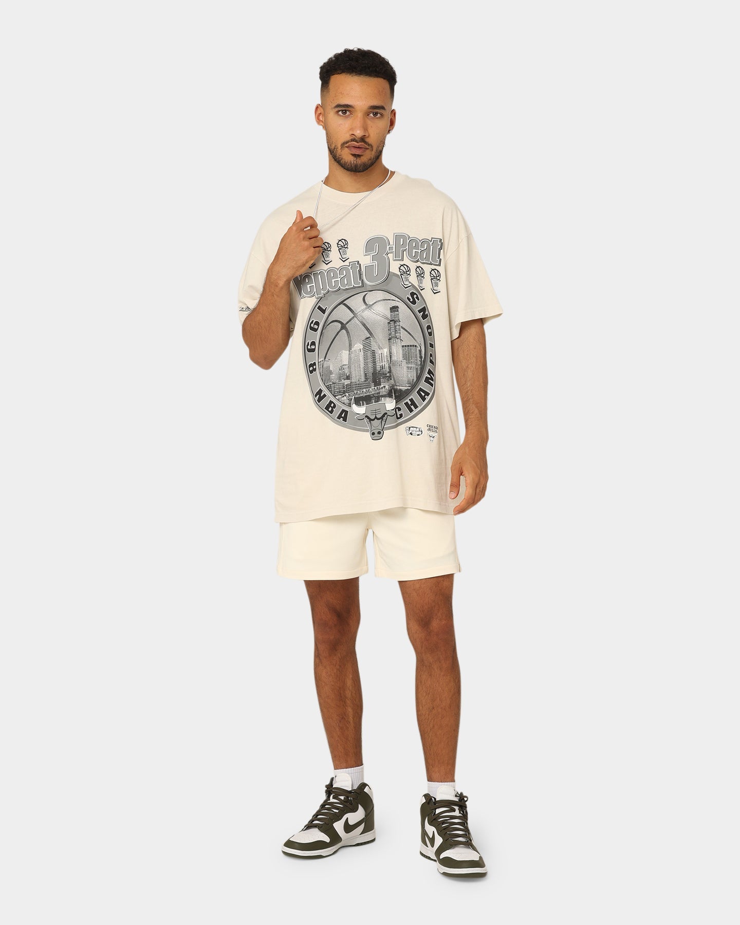 Mitchell & Ness Chicago Bulls Repeat 3-Peat T-Shirt Unbleached