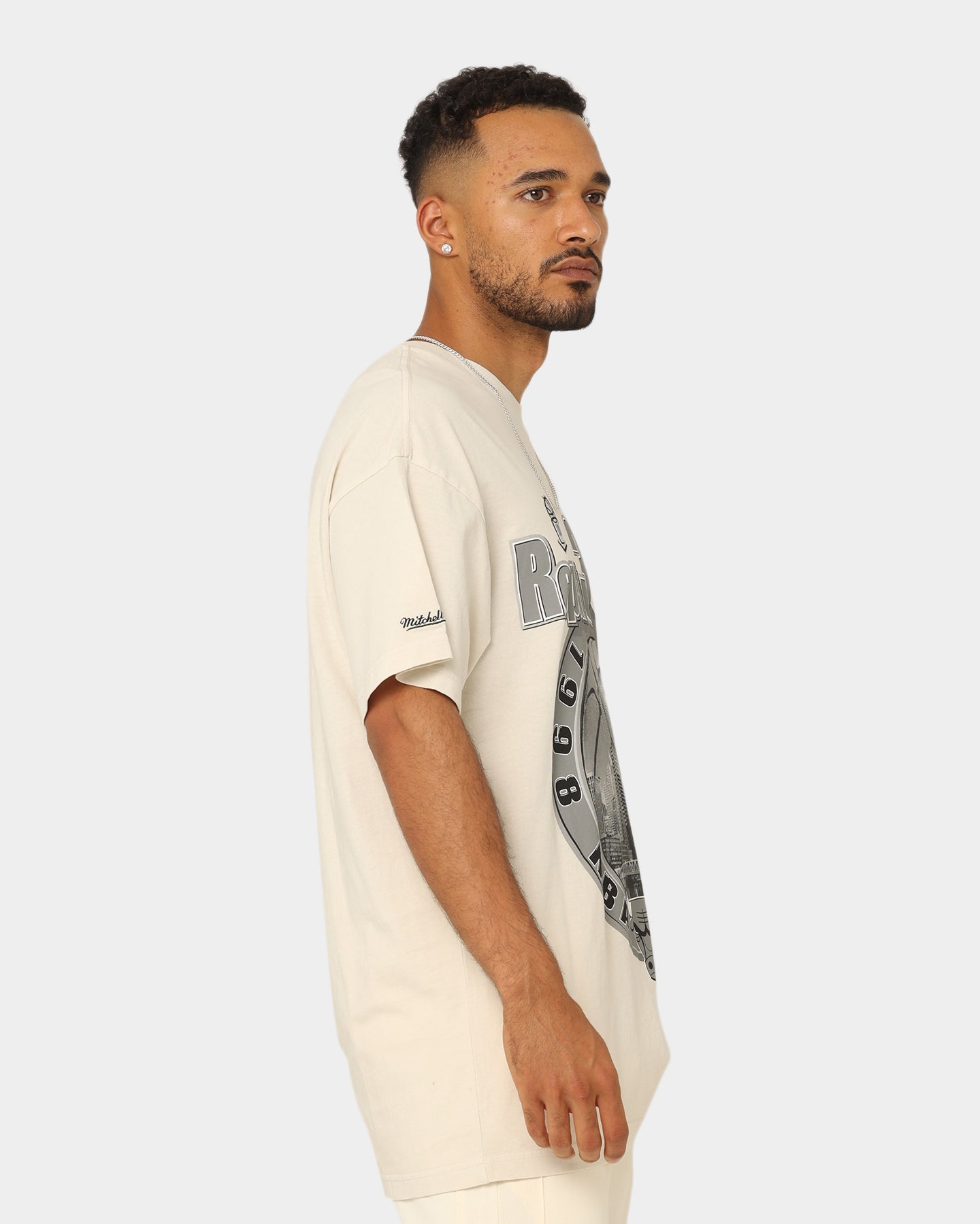 Mitchell & Ness Chicago Bulls Repeat 3-Peat T-Shirt Unbleached