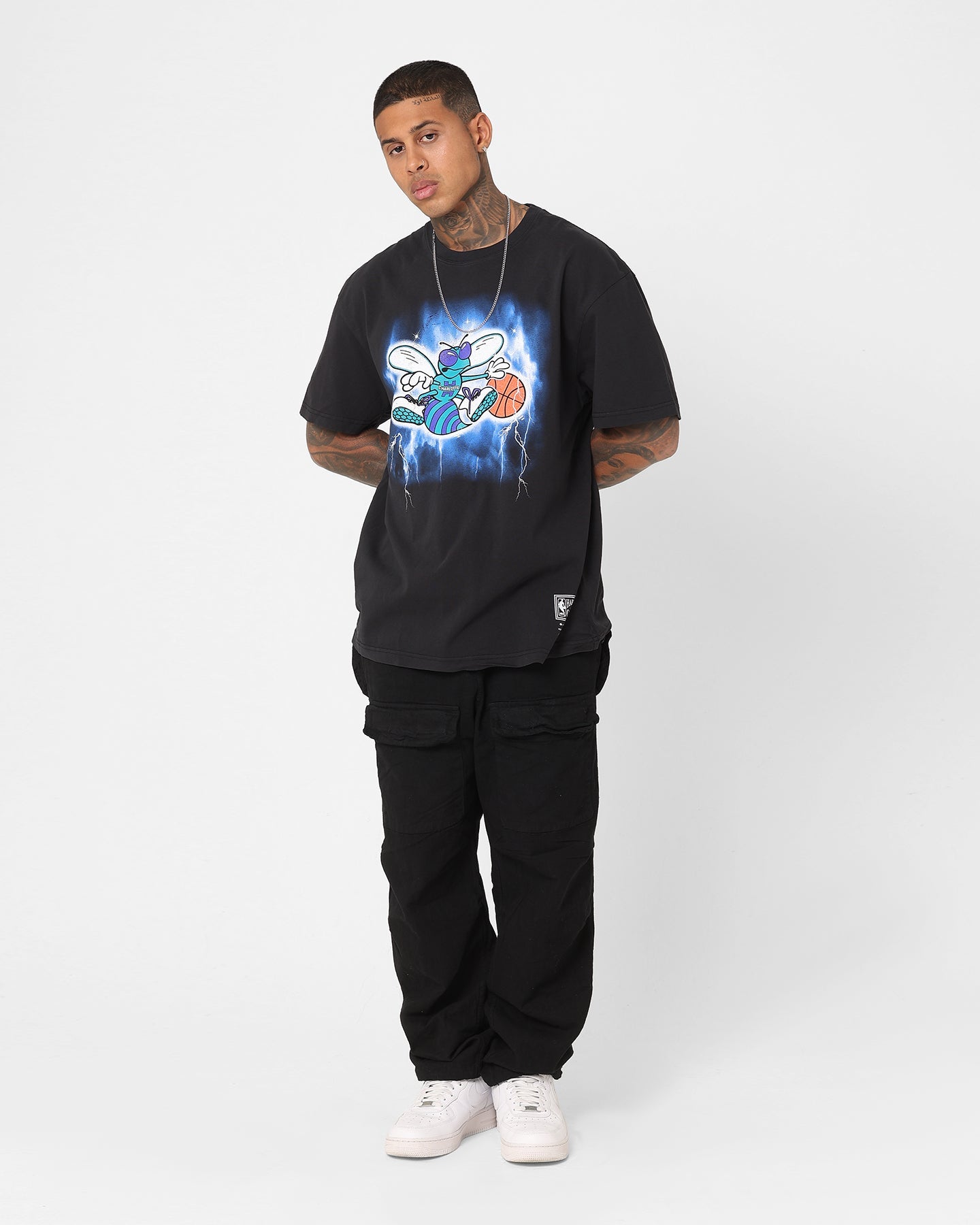 Mitchell & Ness Charlotte Hornets Logo Lightning T-Shirt Black