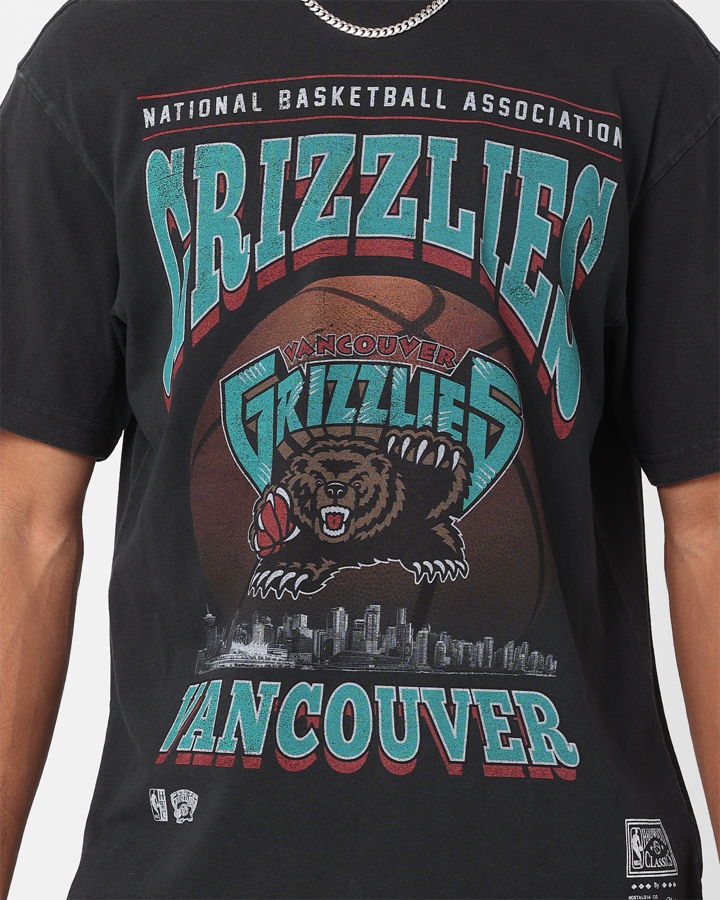 Mitchell & Ness Vancouver Grizzlies Skyline T-Shirt Faded Black