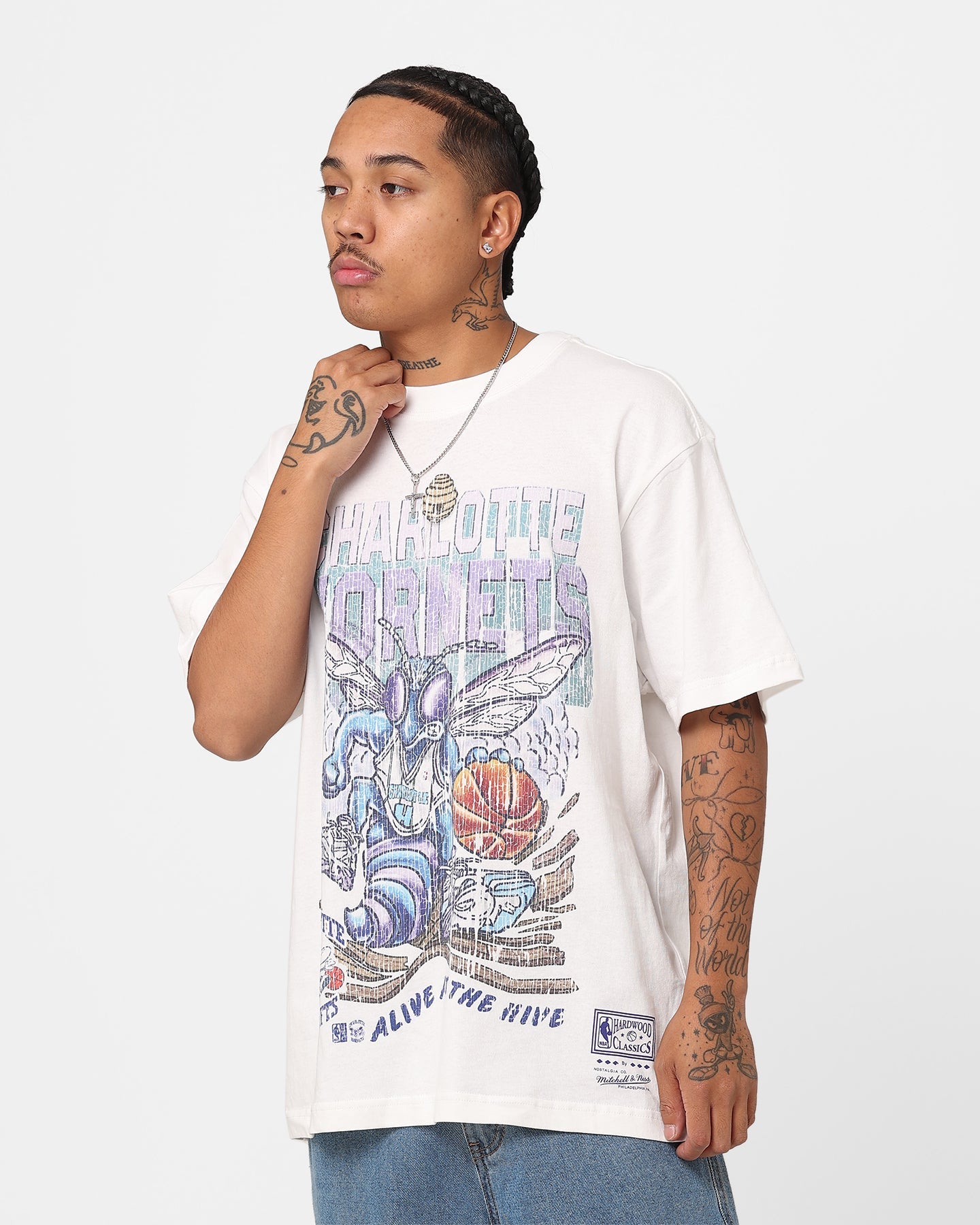 Mitchell & Ness Charlotte Hornets Alive In The Hive T-Shirt Vintage White