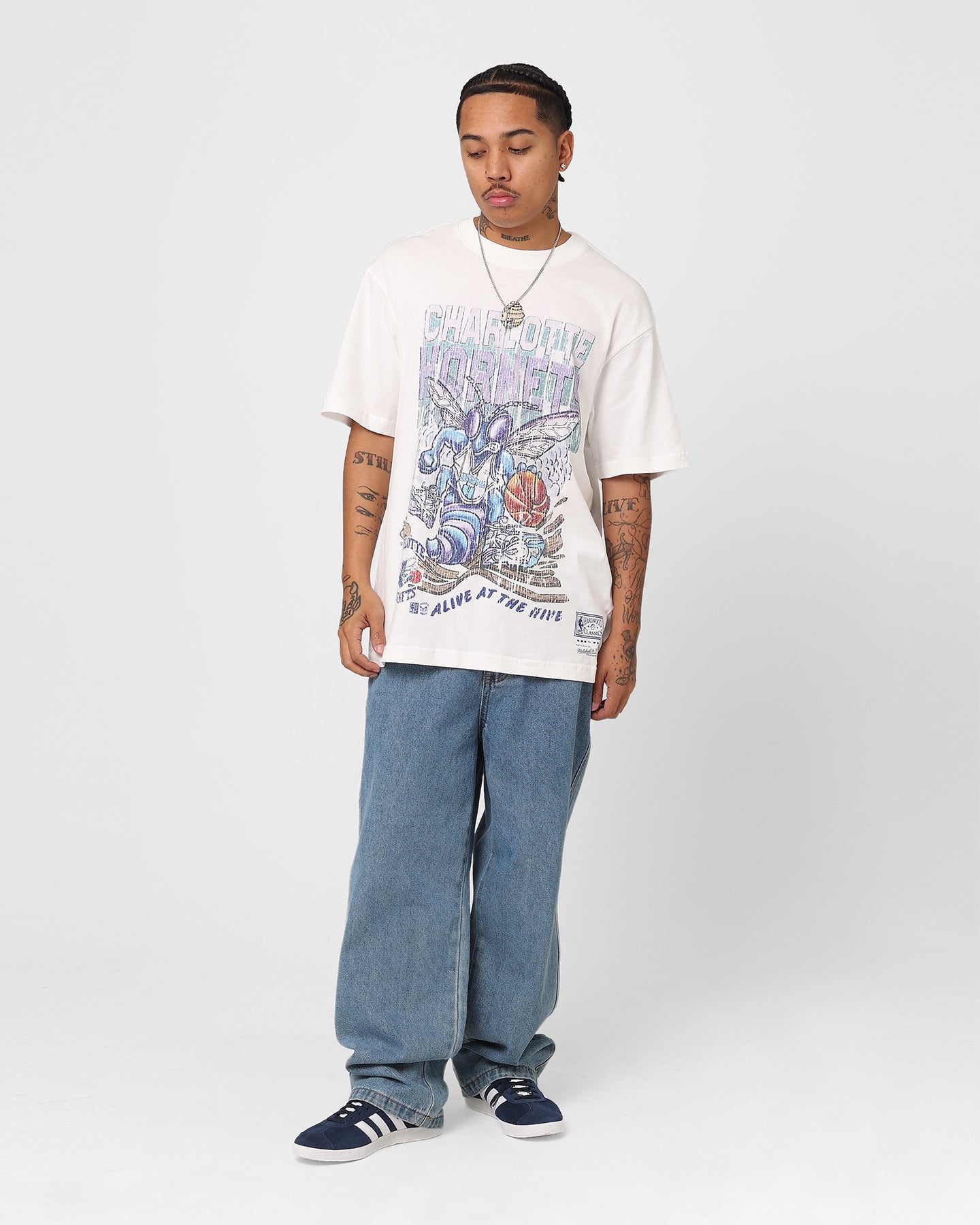 Mitchell & Ness Charlotte Hornets Alive In The Hive T-Shirt Vintage White