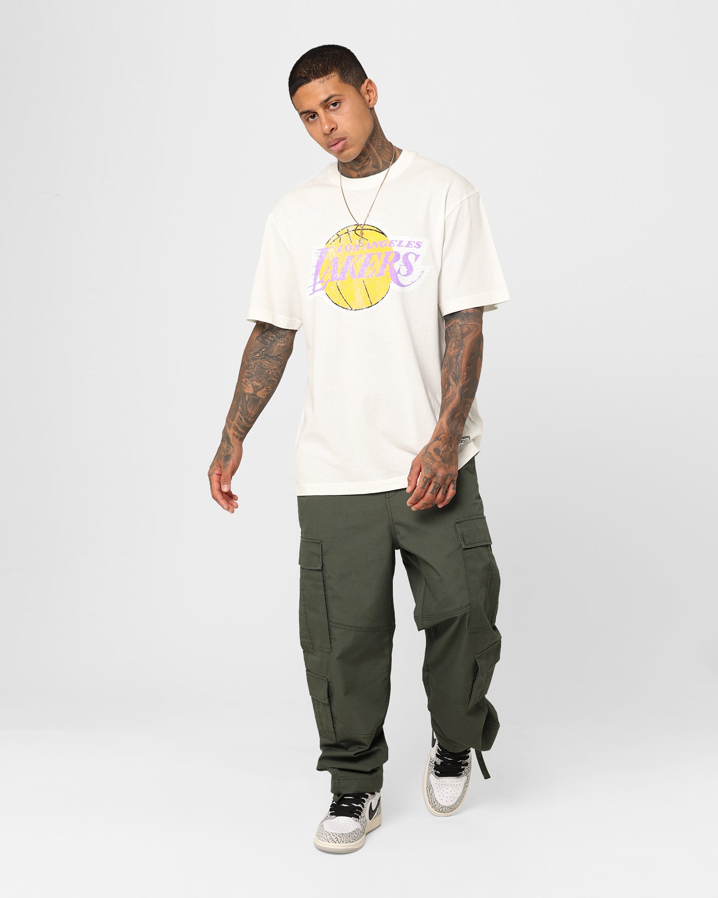 Mitchell & Ness Los Angeles Lakers Oversized Logo T-Shirt Vintage White