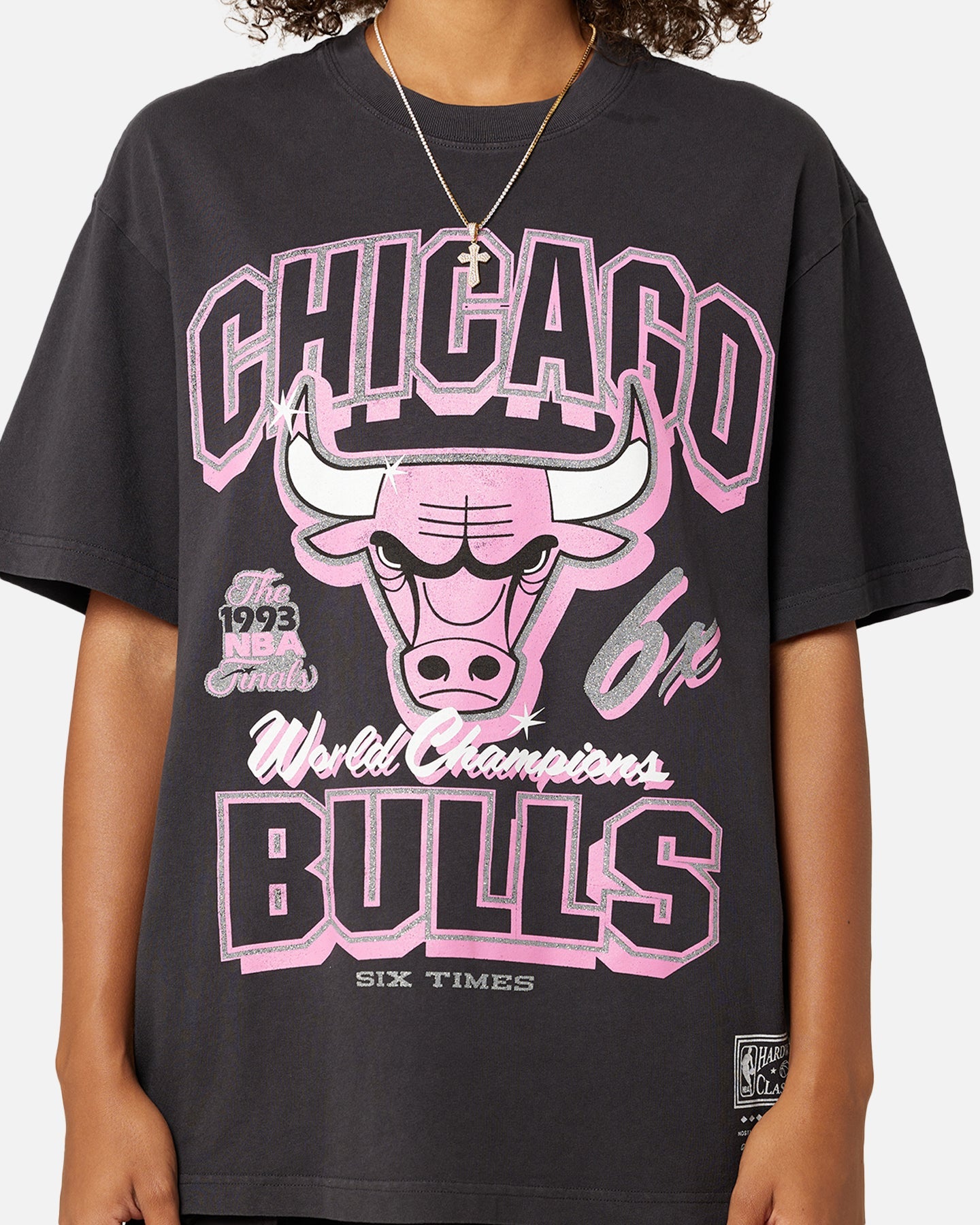 Mitchell & Ness Women's Chicago Bulls Arch Logo T-Shirt Faded Black