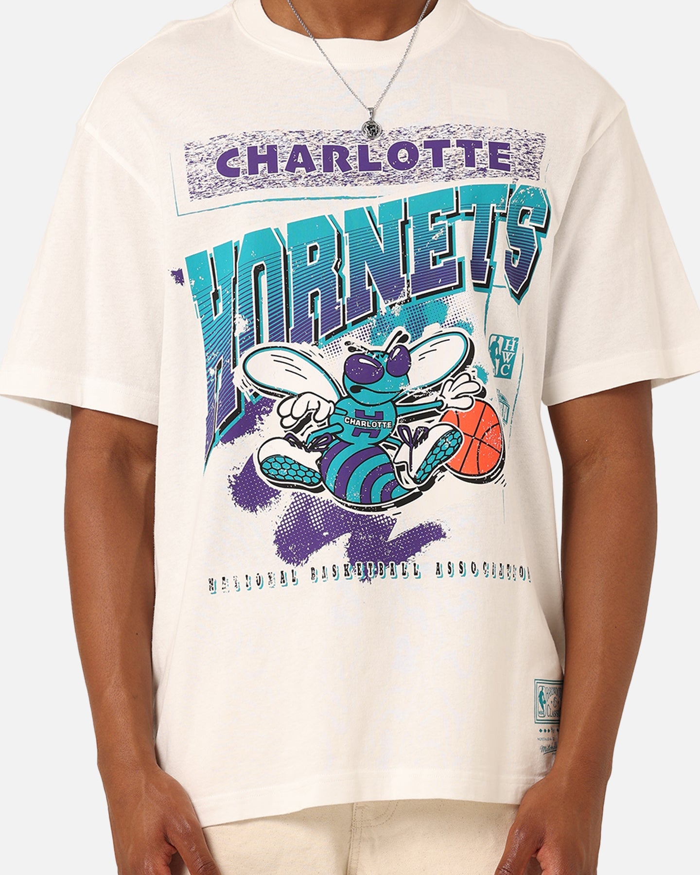 Mitchell & Ness Charlotte Hornets Brush Off 2.0 T-Shirt Vintage White
