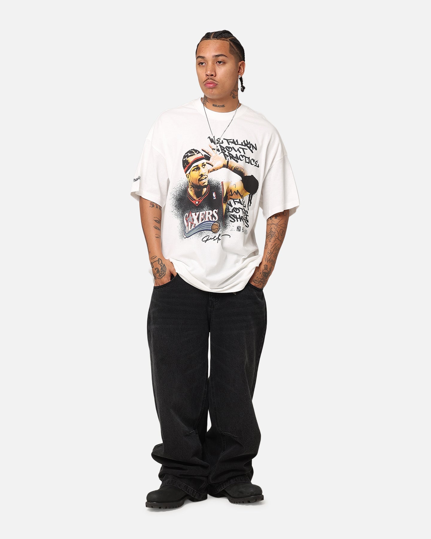 Mitchell & Ness Philadelphia 76ers Allen Iverson We Talkin T-Shirt Vintage White