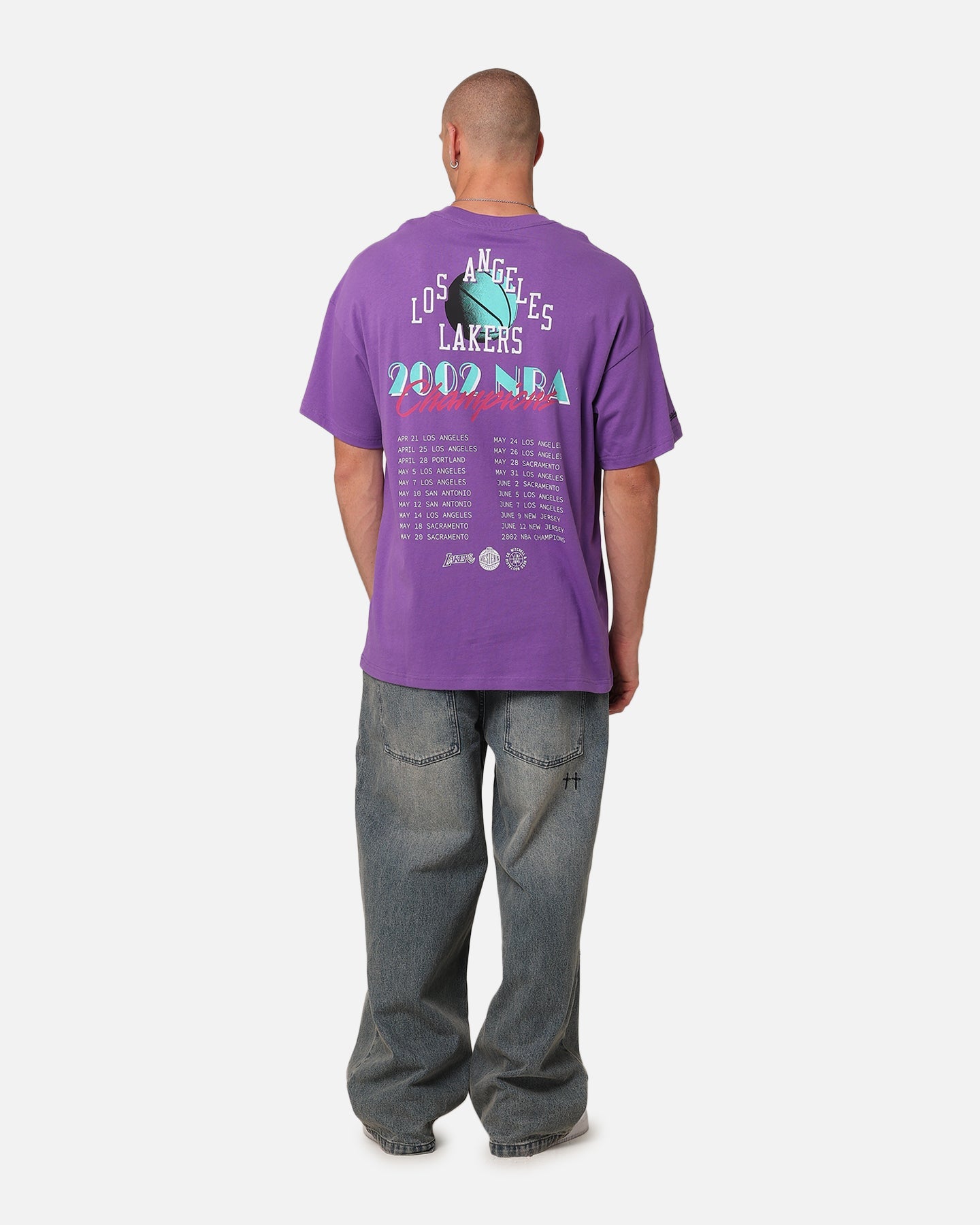 Mitchell & Ness Los Angeles Lakers 2002 Playoffs Tour T-Shirt Lavender
