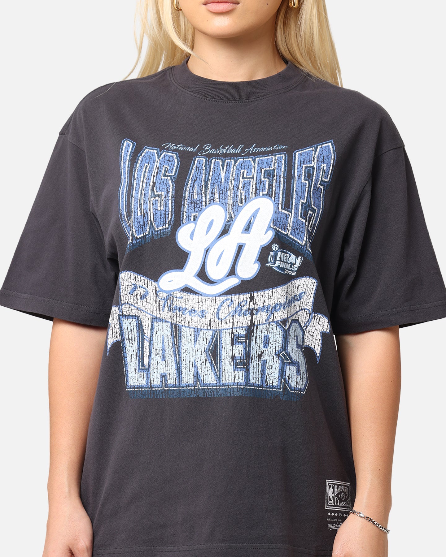Mitchell & Ness Women's Los Angeles Lakers Sportsmanship T-Shirt Faded Black