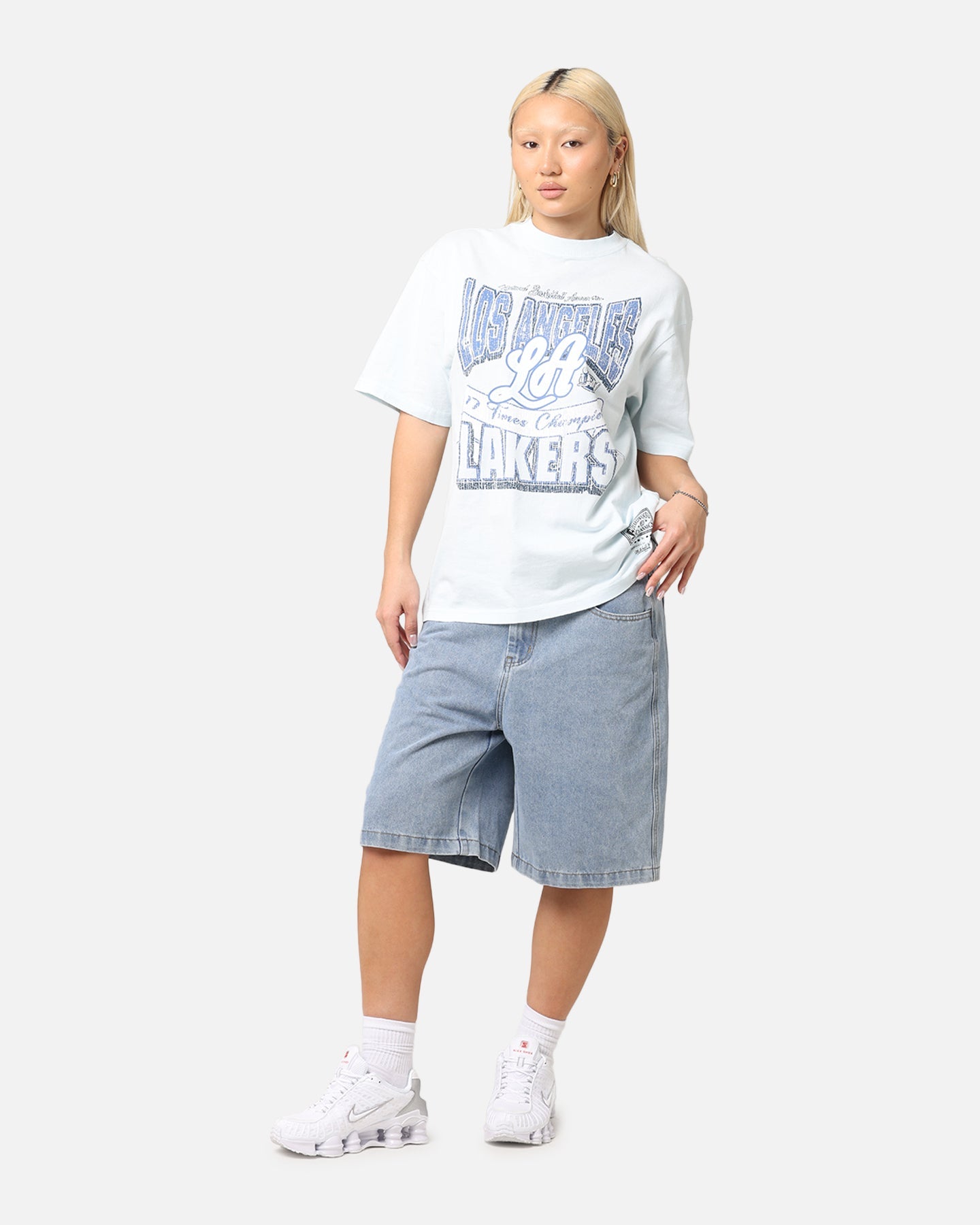 Mitchell & Ness Women's Los Angeles Lakers Sportsmanship T-Shirt Blue
