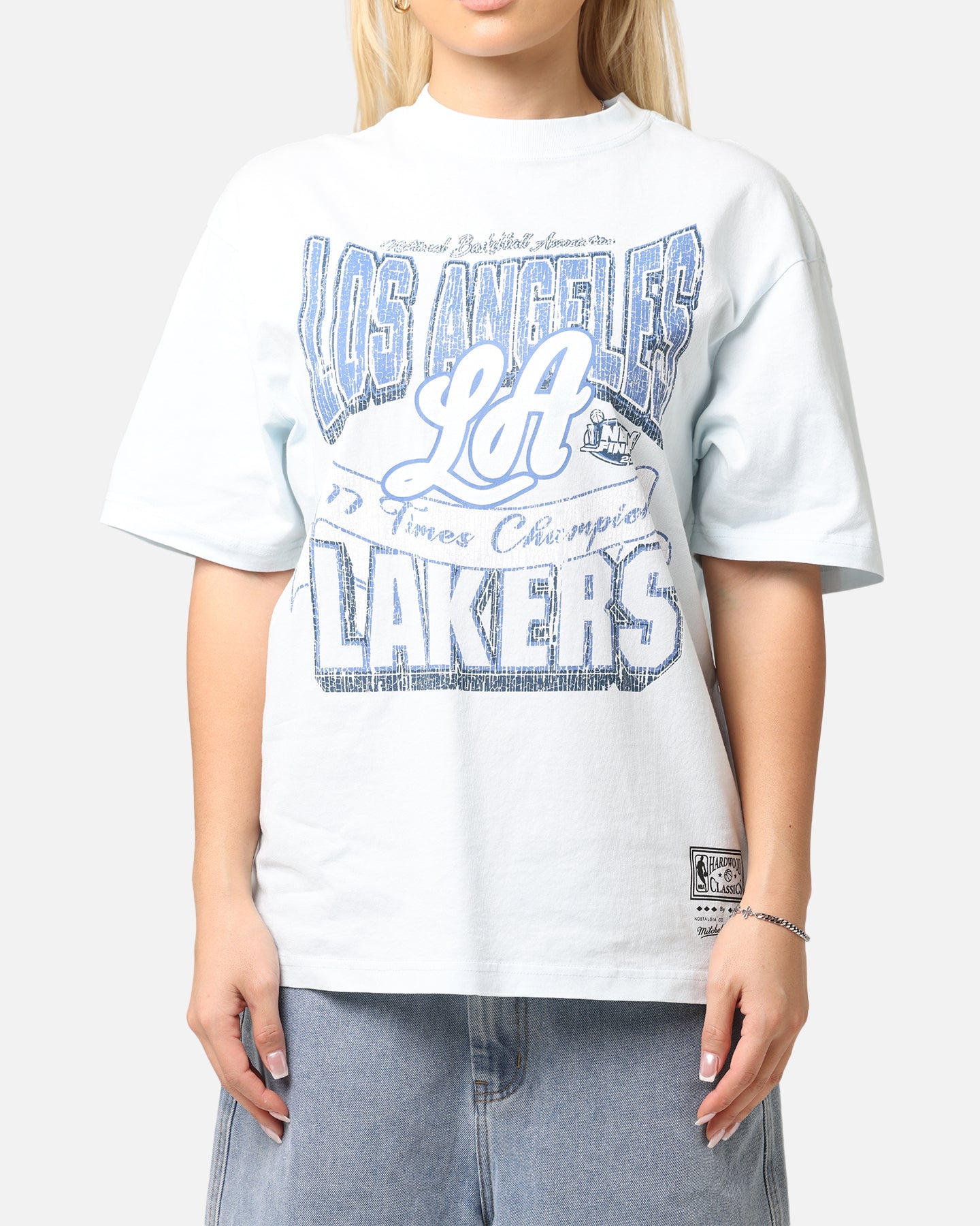 Mitchell & Ness Women's Los Angeles Lakers Sportsmanship T-Shirt Blue
