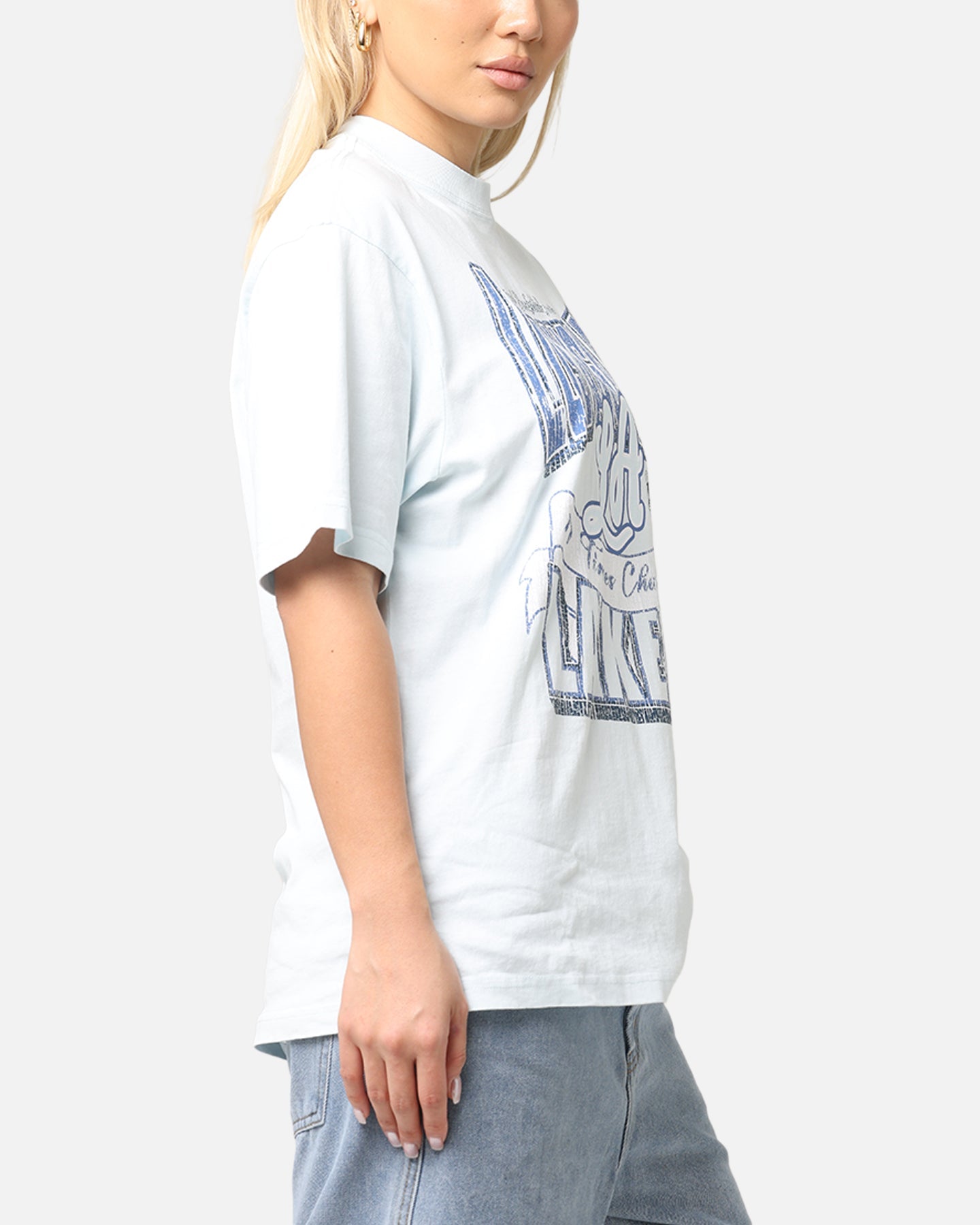 Mitchell & Ness Women's Los Angeles Lakers Sportsmanship T-Shirt Blue