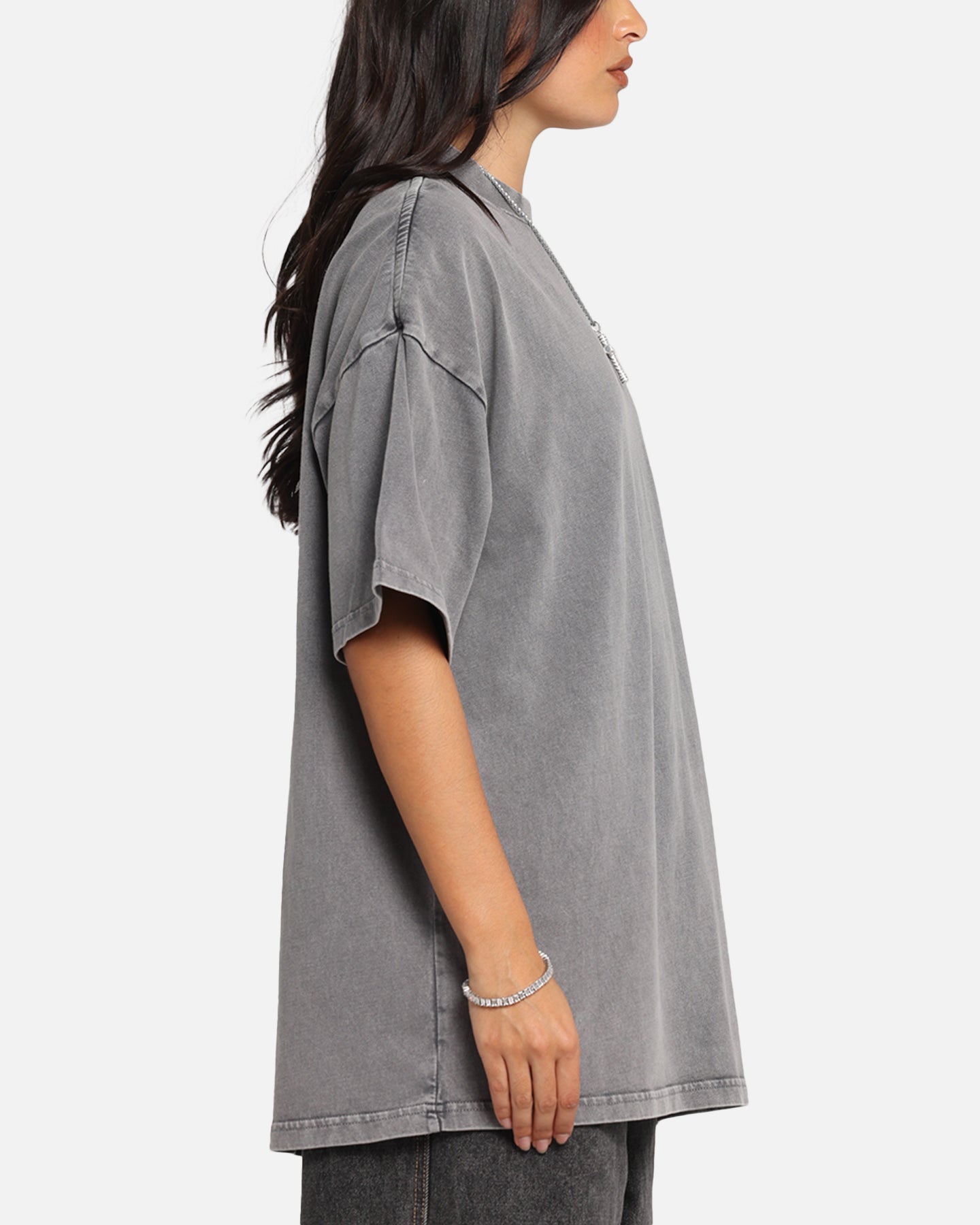 Carre Sacred Letter Mock Neck T-Shirt Washed Charcoal Style001