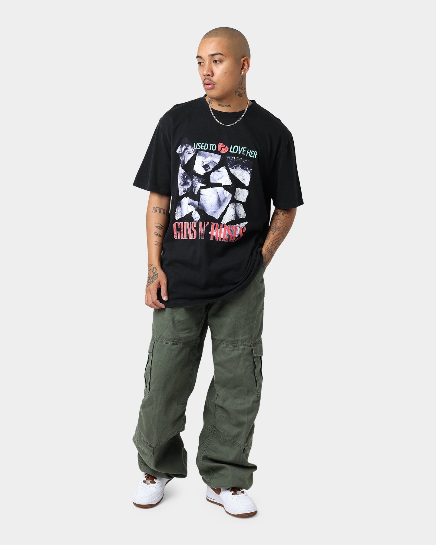 Guns N Roses She Used To Love Me T-Shirt Washed Black