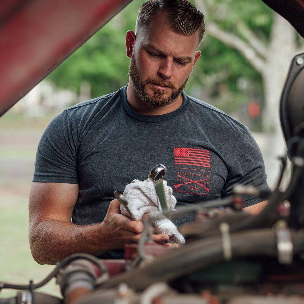 Red Blood Blue Collar¬Æ T-Shirt - Charcoal