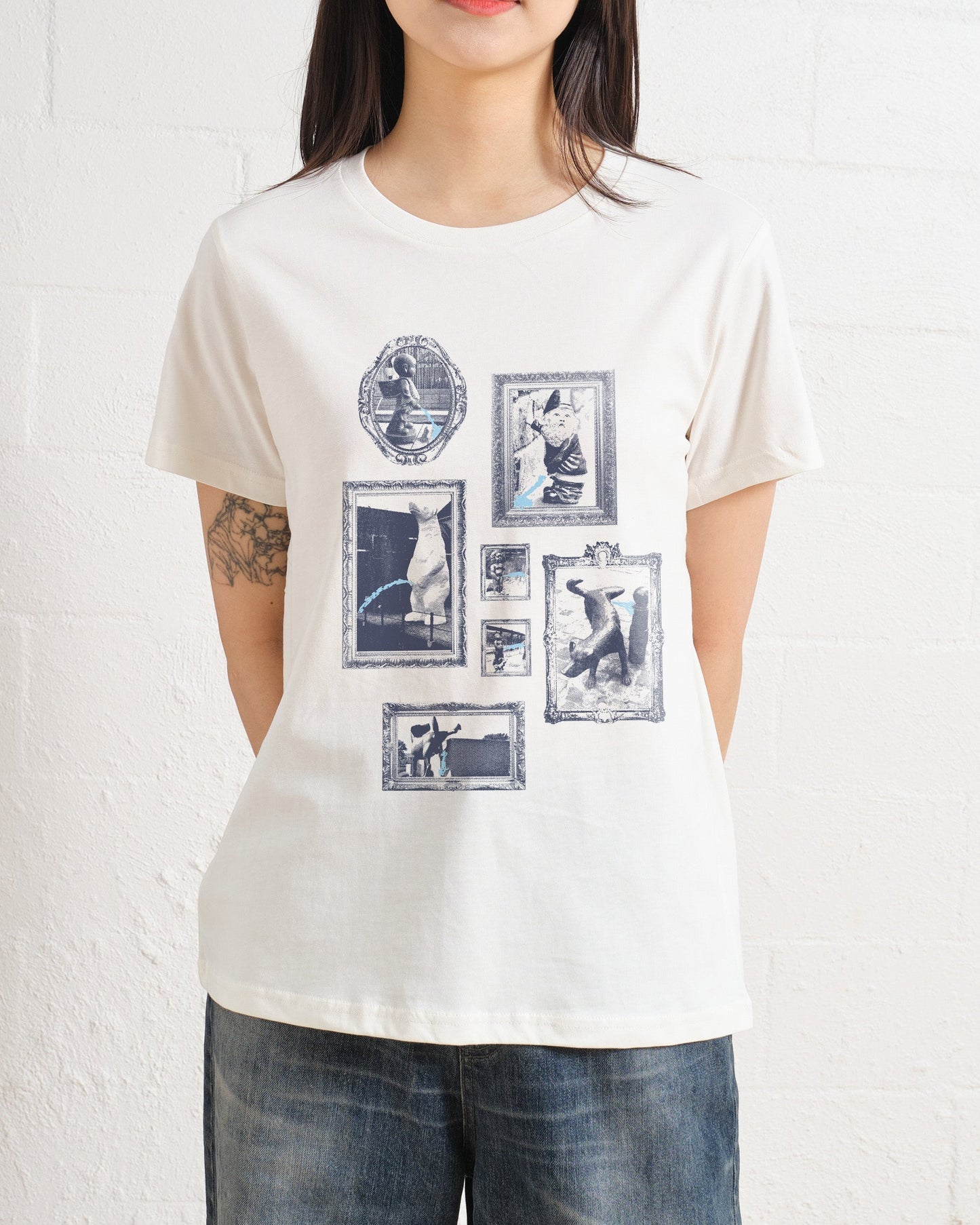 Pissing Statues Women's Tee