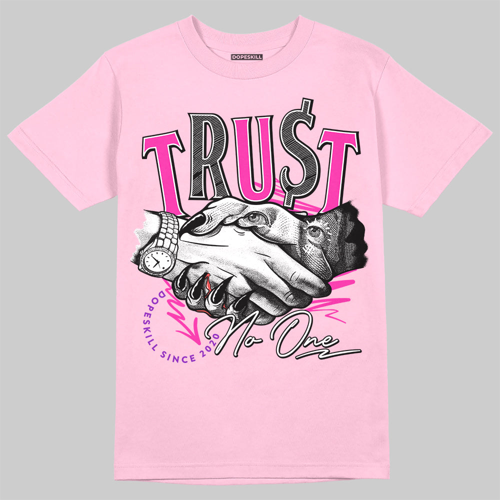 Pink Collection DopeSkill Pink T-shirt Trust No One Graphic